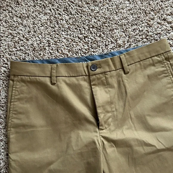 ❤️NWOT Old Navy Ultimate Skinny Khaki Pants (size 34 X 32) - Picture 5 of 9